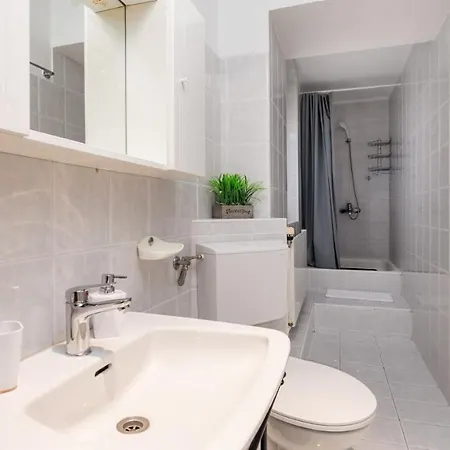 Main Square - Lloyd *