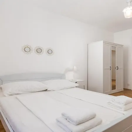 Апартаменты Main Square - Lloyd Риека