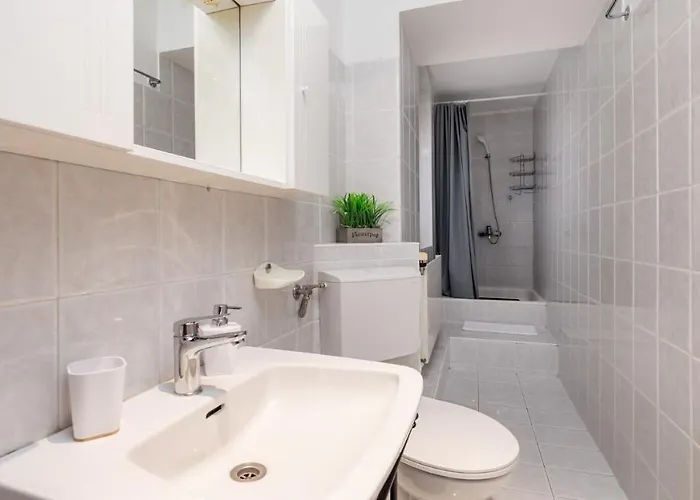 Main Square - Lloyd *