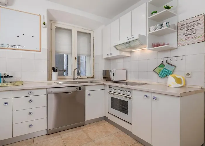 Main Square - Lloyd Apartment Rijeka