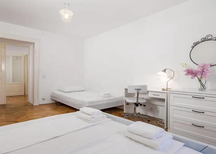 Apartment Main Square - Lloyd *